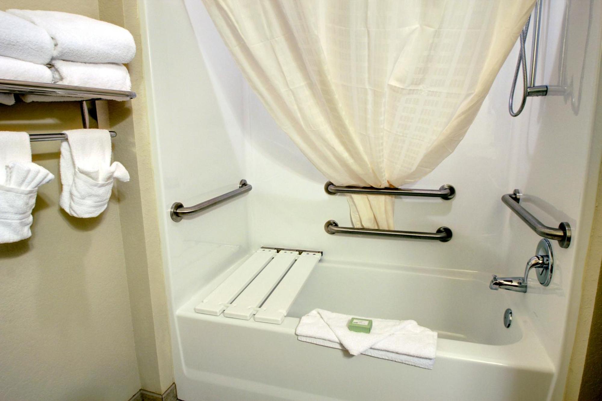 Cobblestone Hotel & Suites - Beulah Номер фото